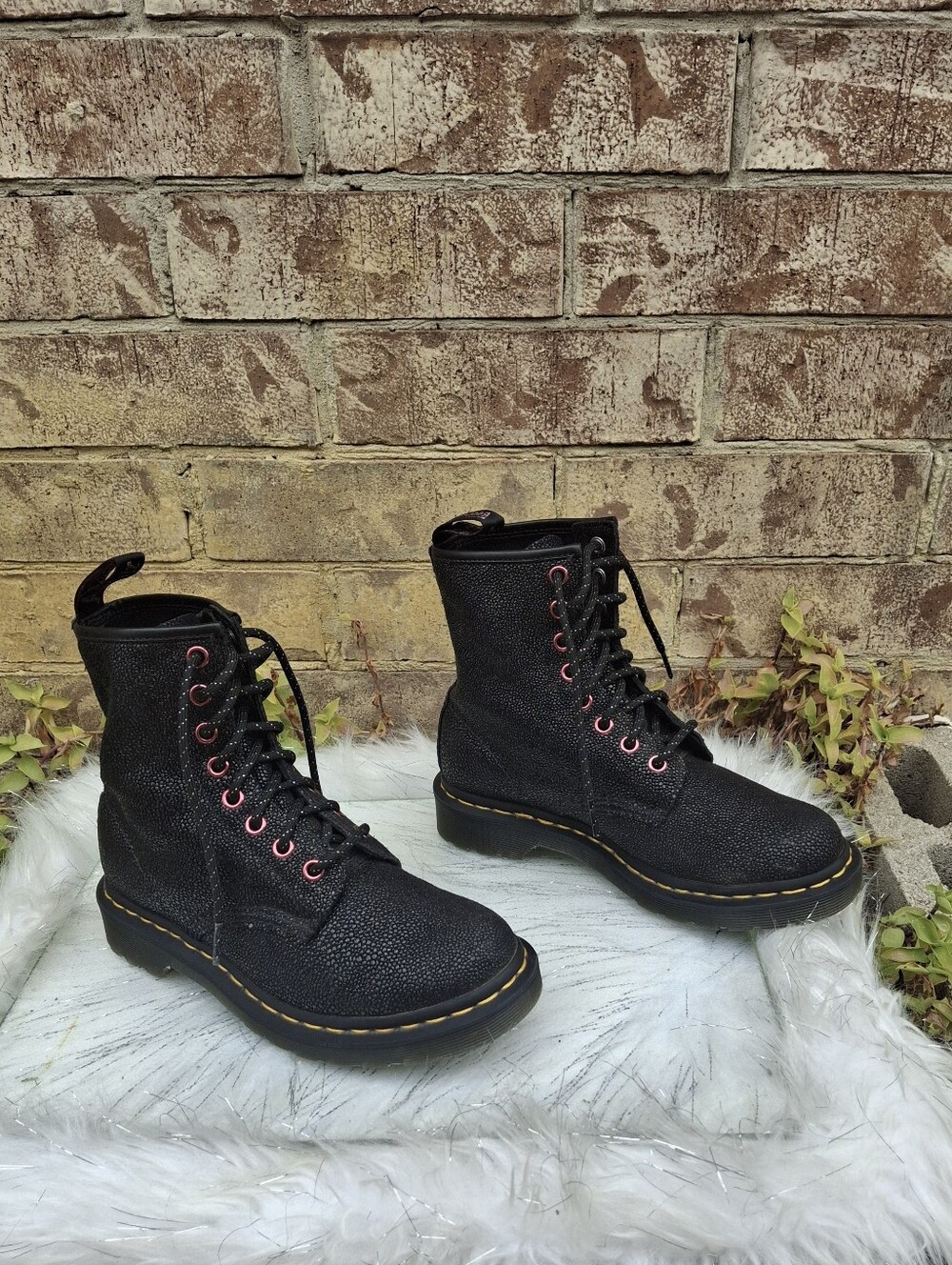 Dr. Martens 1460 Black Textured Glitter Combat Boots Red Eyelets Lace-Up Size 6 - Picture 4 of 16